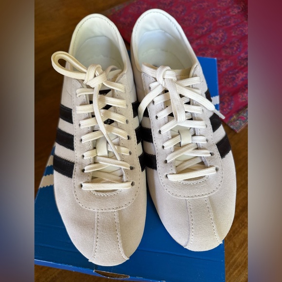 Adidas Tokyo - Women’s Size 6.5 - Off White / Core Black / Gold Metallic - Picture 1 of 5